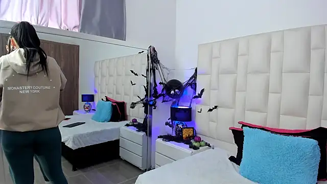 Ariana rouse online show from October 2025 04:41:01 PM