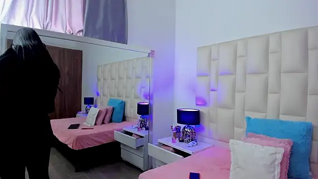 Ariana rouse online show from November 2025 04:29:02 PM