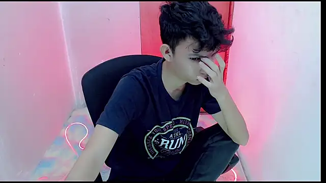 Snapshot of Alexxx_lov chatting on February 2025 12:26:02 PM Alexxx lov online show from February 2025 12:26:02 PM