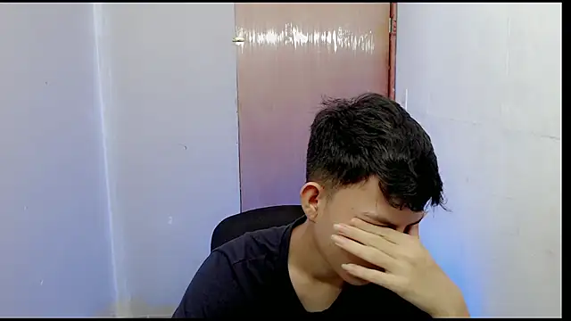 Snapshot of Alexxx_lov chatting on February 2025 12:17:02 PM Alexxx lov online show from February 2025 12:17:02 PM