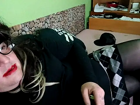 Snapshot of Adrianka chatting on April 2026 01:29:02 AM Adrianka online show from April 2026 01:29:02 AM