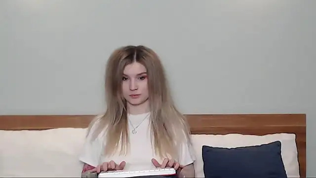 Snapshot of Chloe_Addison chatting on January 2025 06:19:02 AM Chloe Addison online show from January 2025 06:19:02 AM