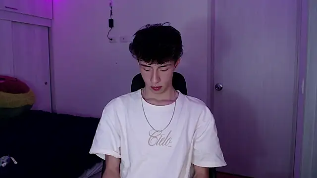 Snapshot of Juanmres chatting on April 2026 11:26:01 PM Juanmres online show from April 2026 11:26:01 PM