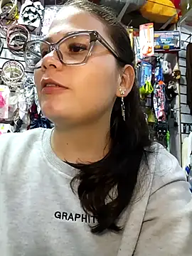 Snapshot of Vale_Saenzz chatting on March 2026 02:04:02 AM Vale Saenzz online show from March 2026 02:04:02 AM