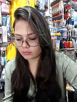 Snapshot of Vale_Saenzz chatting on March 2026 04:50:02 PM Vale Saenzz online show from March 2026 04:50:02 PM