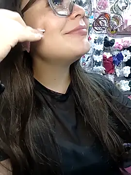 Snapshot of Vale_Saenzz chatting on April 2026 08:39:01 PM Vale Saenzz online show from April 2026 08:39:01 PM