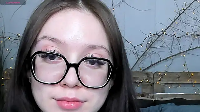 Snapshot of Alikka_Shykitty chatting on March 2025 09:16:01 PM Alikka Shykitty online show from March 2025 09:16:01 PM