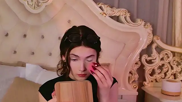 GIGI DAV online show from October 2025 09:04:02 PM