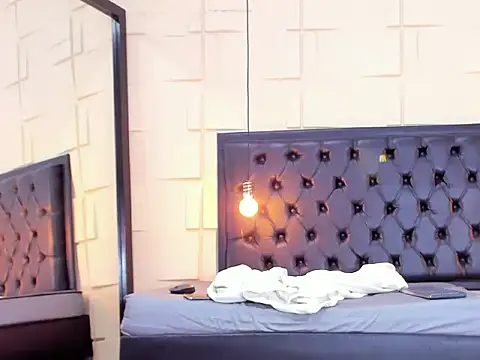 Snapshot of SamanthaMilann chatting on February 2025 04:57:02 PM SamanthaMilann online show from February 2025 04:57:02 PM