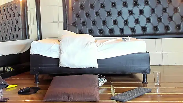 Snapshot of SamanthaMilann chatting on March 2025 08:59:01 PM SamanthaMilann online show from March 2025 08:59:01 PM