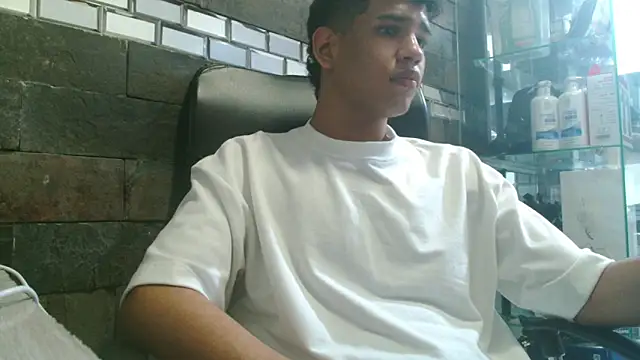 Snapshot of Santiago-Thompson chatting on November 2025 04:01:01 AM Santiago-Thompson online show from November 2025 04:01:01 AM