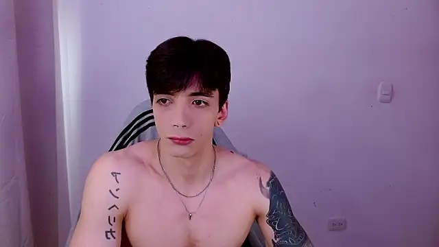 Snapshot of H3ll_B0I chatting on July 2026 12:11:01 PM H3ll B0I online show from July 2026 12:11:01 PM