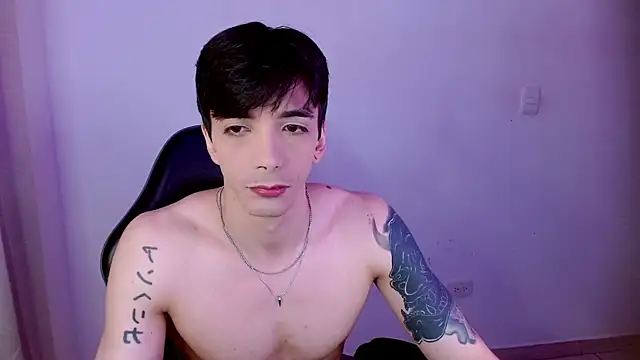 Snapshot of H3ll_B0I chatting on July 2026 07:14:02 AM H3ll B0I online show from July 2026 07:14:02 AM