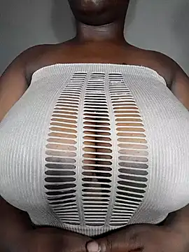 Snapshot of owamiee chatting on February 2025 10:03:02 AM owamiee online show from February 2025 10:03:02 AM