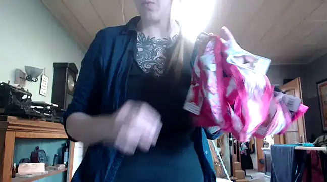 Astrid-Gilbert online show from February 2025 01:28:01 PM