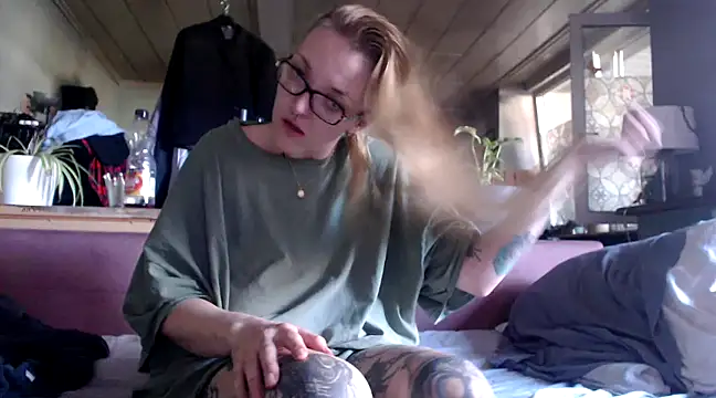 Astrid-Gilbert online show from March 2025 11:28:01 AM