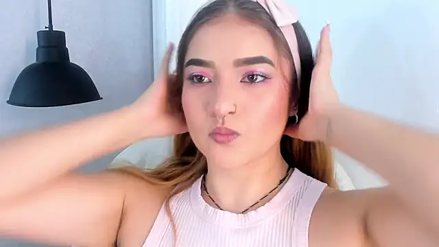 Shanntal  online show from October 2025 07:45:01 PM