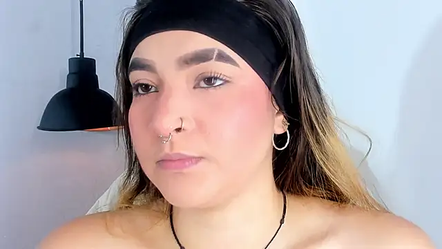 Shanntal  online show from October 2025 06:52:01 PM