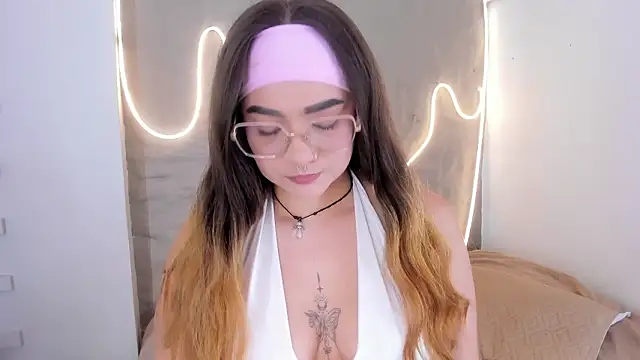 Snapshot of Shanntal_ chatting on March 2026 07:52:01 PM Shanntal online show from March 2026 07:52:01 PM