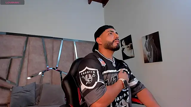 LeandroRusso online show from January 2025 07:32:01 PM