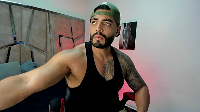 LeandroRusso online show from February 2025 08:05:02 PM