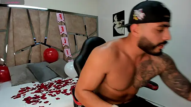 LeandroRusso online show from February 2025 08:05:01 PM