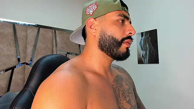 LeandroRusso online show from February 2025 12:41:01 AM