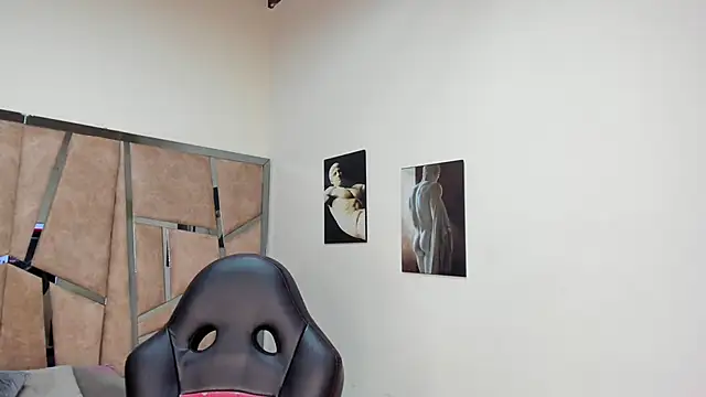 LeandroRusso online show from February 2025 08:20:02 PM