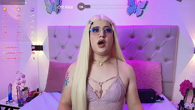 Snapshot of Alyssaa_Hunter chatting on February 2025 01:32:01 AM Alyssaa Hunter online show from February 2025 01:32:01 AM