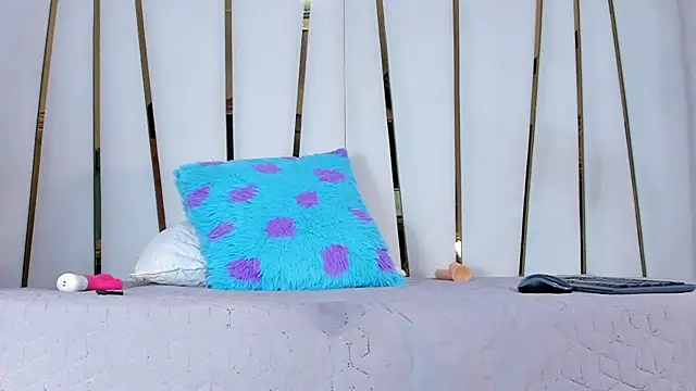 violet gray  online show from February 2025 06:37:01 AM