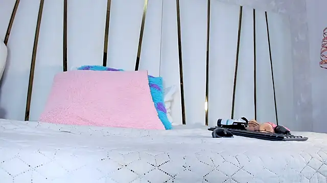 violet gray  online show from March 2025 02:45:01 PM