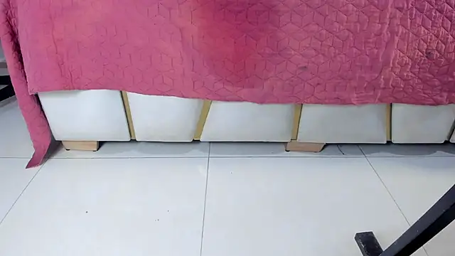 violet gray  online show from March 2025 12:34:01 PM