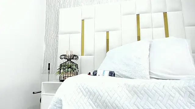 violet gray  online show from March 2025 03:04:01 AM