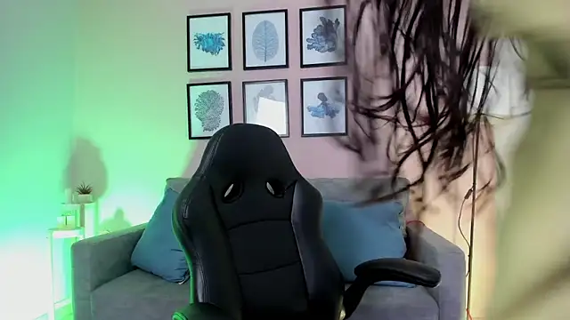 Snapshot of nina__dixon chatting on December 2025 11:44:01 PM nina dixon online show from December 2025 11:44:01 PM