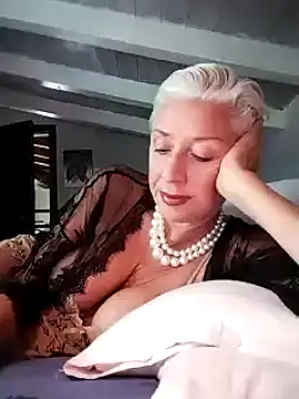 divinaerotica online show from September 2025 01:32:01 PM