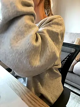 Phoebe Lily online show from December 2025 10:53:02 AM