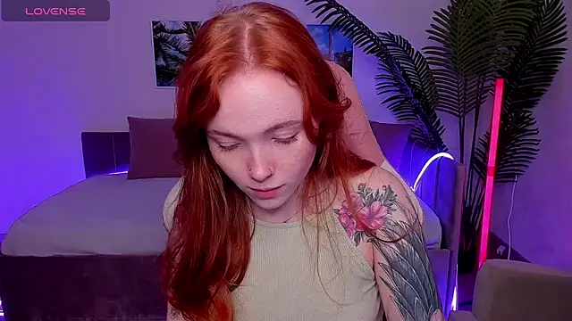 Maya Light online show from September 2025 02:02:01 AM