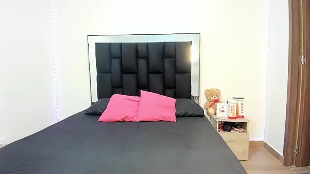 victoriacolin online show from February 2025 12:03:02 PM