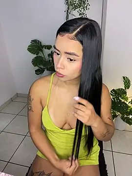 Snapshot of meli_ortiz_ chatting on July 2026 02:15:01 PM meli ortiz online show from July 2026 02:15:01 PM