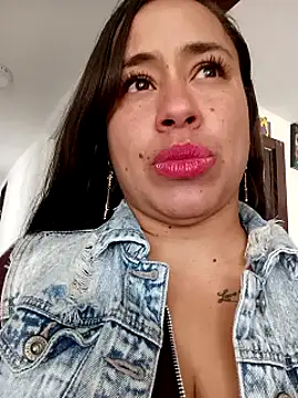 kamila lovee online show from December 2025 07:31:01 PM