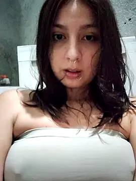 Snapshot of Maiden-Hot chatting on April 2026 05:52:01 AM Maiden-Hot online show from April 2026 05:52:01 AM