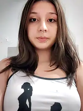 Snapshot of Maiden-Hot chatting on July 2026 12:43:01 AM Maiden-Hot online show from July 2026 12:43:01 AM