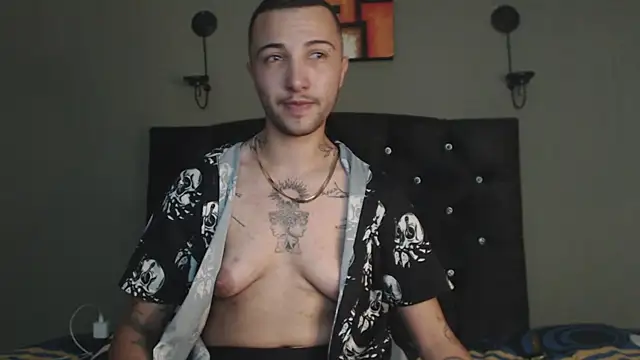 Snapshot of FemToMale chatting on January 2025 05:54:02 AM FemToMale online show from January 2025 05:54:02 AM