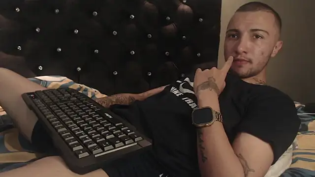 Snapshot of FemToMale chatting on March 2025 11:47:02 PM FemToMale online show from March 2025 11:47:02 PM