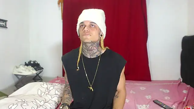 Snapshot of hot_man05 chatting on January 2025 02:06:01 AM hot man05 online show from January 2025 02:06:01 AM