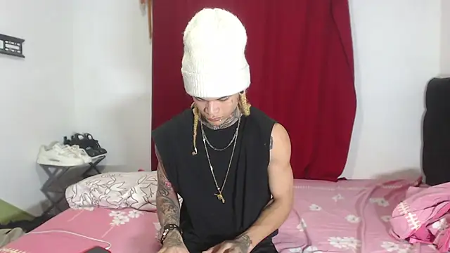 Snapshot of hot_man05 chatting on January 2025 01:01:01 AM hot man05 online show from January 2025 01:01:01 AM