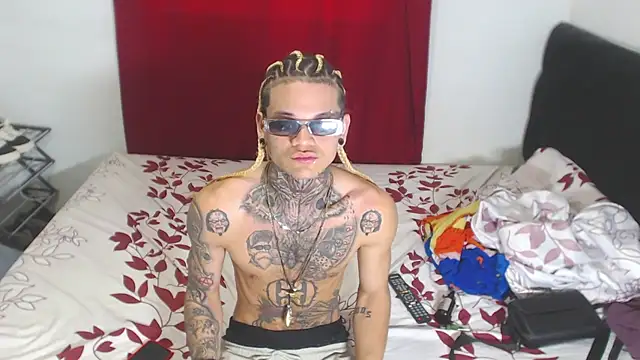 Snapshot of hot_man05 chatting on February 2025 03:17:01 PM hot man05 online show from February 2025 03:17:01 PM