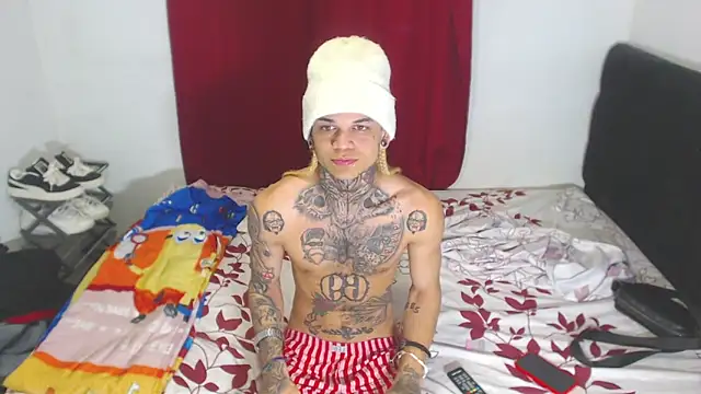 Snapshot of hot_man05 chatting on February 2025 06:08:02 AM hot man05 online show from February 2025 06:08:02 AM