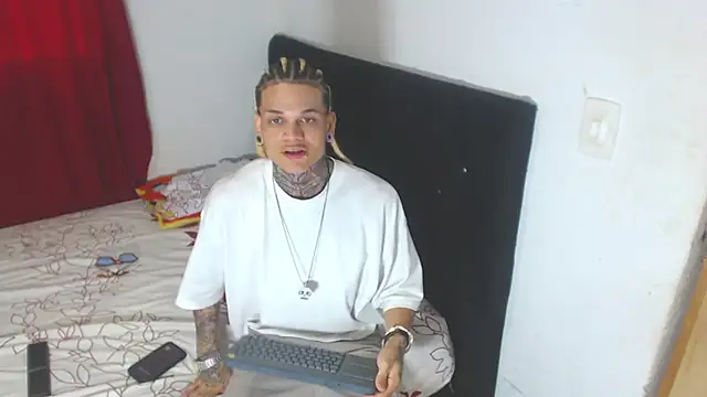 Snapshot of hot_man05 chatting on February 2025 03:16:02 PM hot man05 online show from February 2025 03:16:02 PM