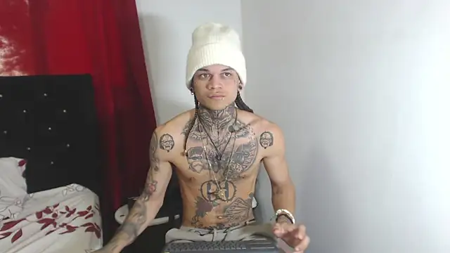 Snapshot of hot_man05 chatting on February 2025 09:33:02 PM hot man05 online show from February 2025 09:33:02 PM